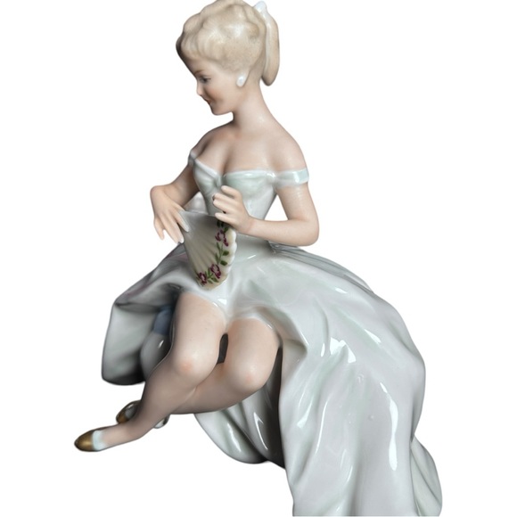 VINTAGE WALLENDORF 1764 GERMANY PORCELAIN SITTING LADY WITH FAN FIGURINE 1590/1 - Picture 9 of 16